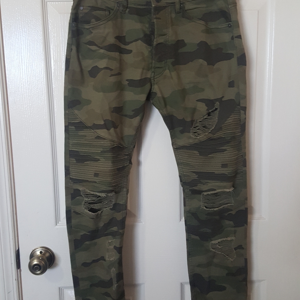 Divided by H&M distressed camo pants